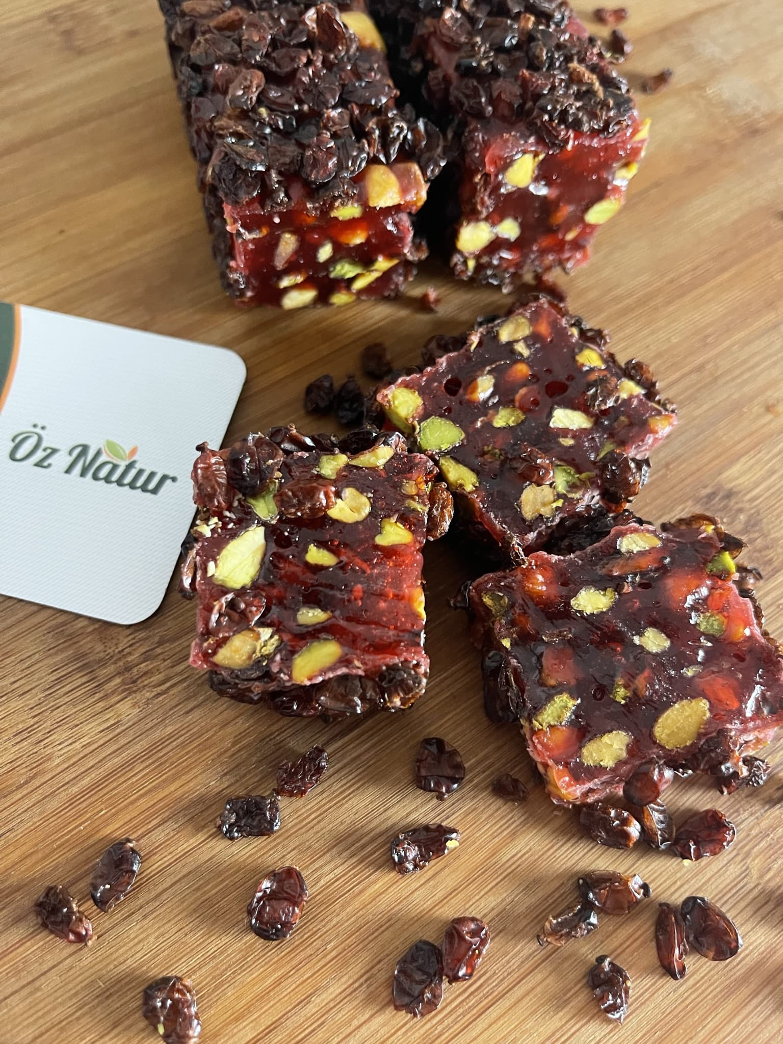 Türkish Delight mit Pistazien und Granatapfel ( Zereşk Üzümlü Narlı Fıstıklı Lokum ) Türkish Delight mit Pistazien und Granatapfel ( Zereşk Üzümlü Narlı Fıstıklı Lokum )