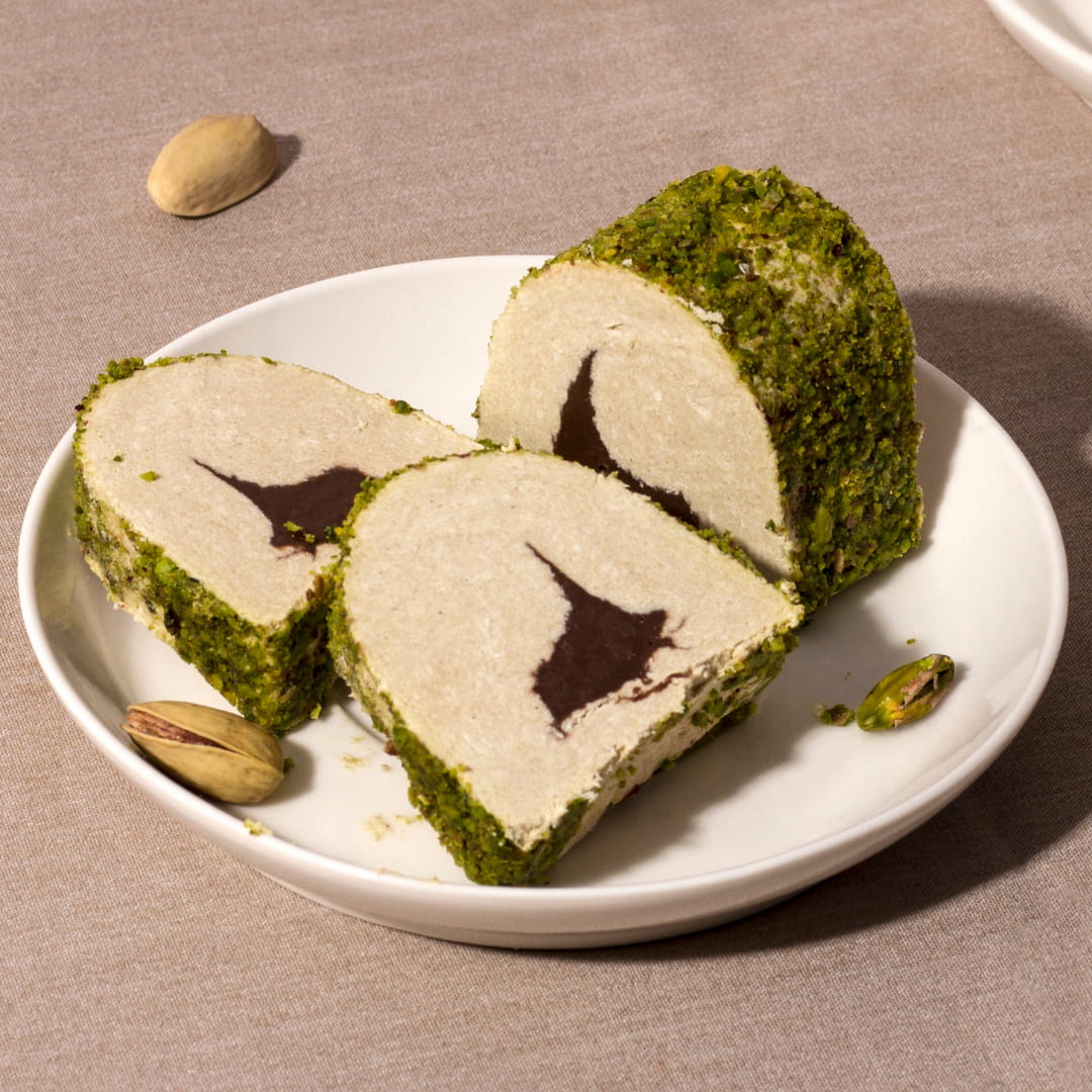 Halva Türkisch ( Antep Fıstıklı Rulo Tahin Helva ) Halva Türkisch ( Antep Fıstıklı Rulo Tahin Helva )