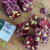 Turkish delight mit Pistazien, Rosenblättern und Granatapfel ( Gül Yapraklı Narlı Antep Fıstıklı Lokum )