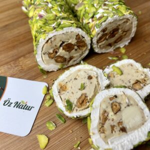 Turkish Delight mit Pistazien Mandeln und Haselnusscreme ( Bademli Antep Fıstıklı Kremalı Sarma Lokum )