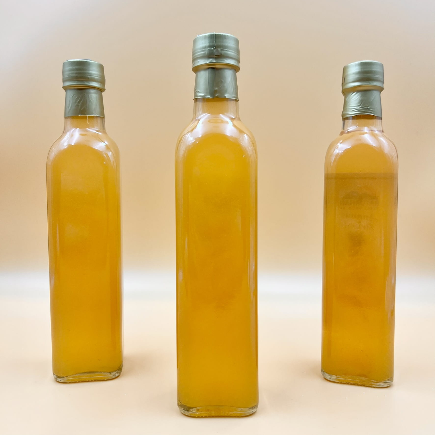 El Yapımı Ananas Sirkesi ( Ananas-Essig ) El Yapımı Ananas Sirkesi ( Ananas-Essig )